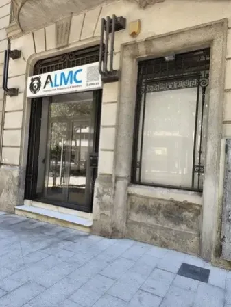 Equip d’ALMC Security treballant en solucions segures